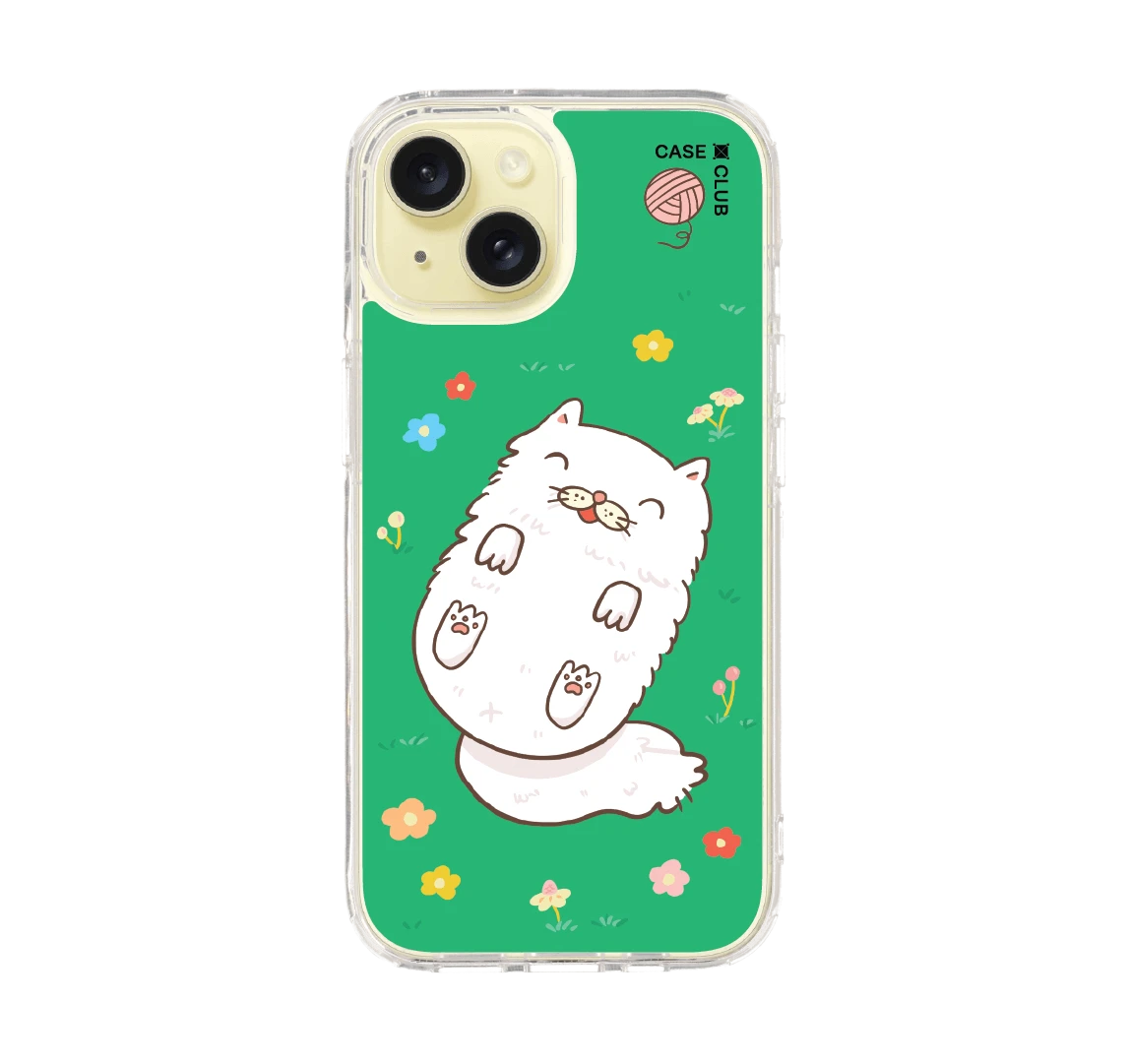 แมวเปอร์เซียในสวนดอกไม้สีเขียว